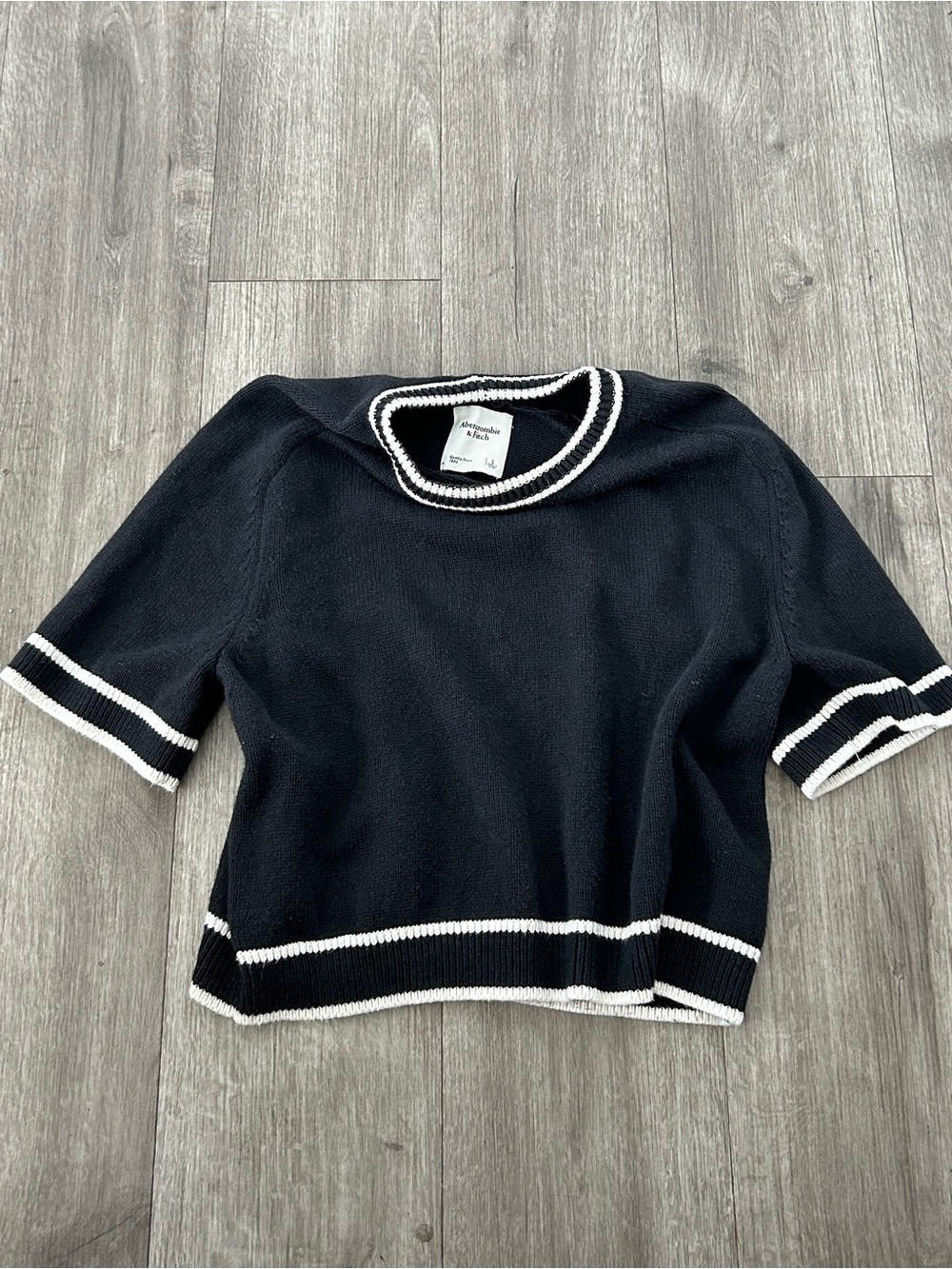 Abercrombie & Fitch Black Short-Sleeve Crew Sweater with White Trim